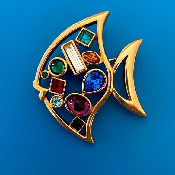 VTG Multi Colored Faceted Crystal Fish Pin Perfect for your Next Cruise - Picture 1 of 9